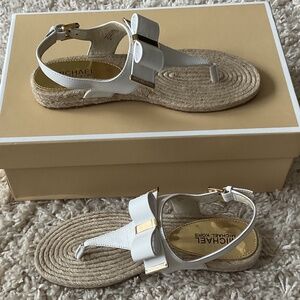 💐NEW IN BOX💐MICHAEL Michael Kors Meg Bow Detail Flat Thong Sandal - size 6